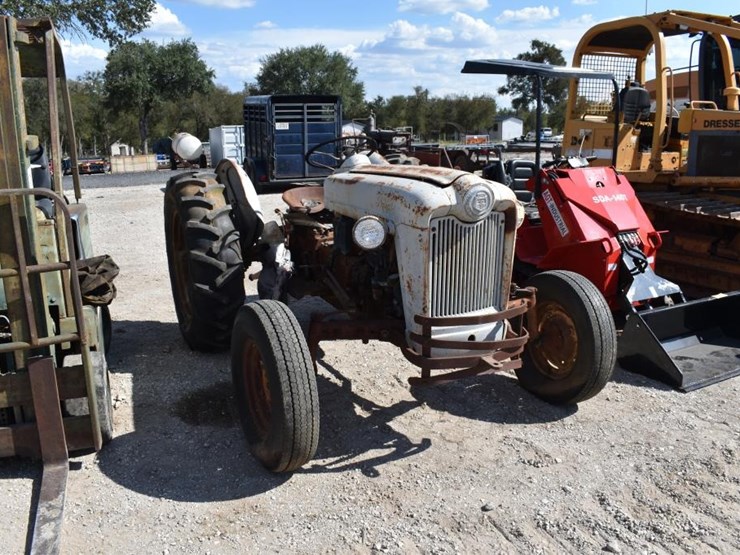ford-tractor-image-2