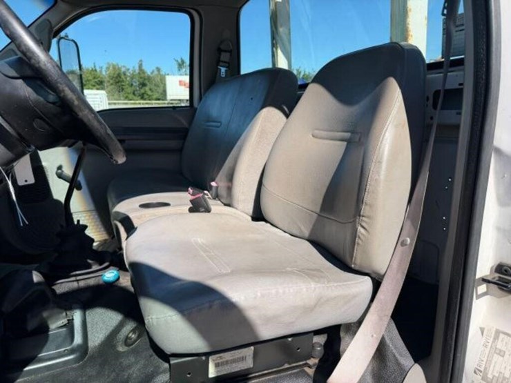 2001-ford-f650-xl-image-19