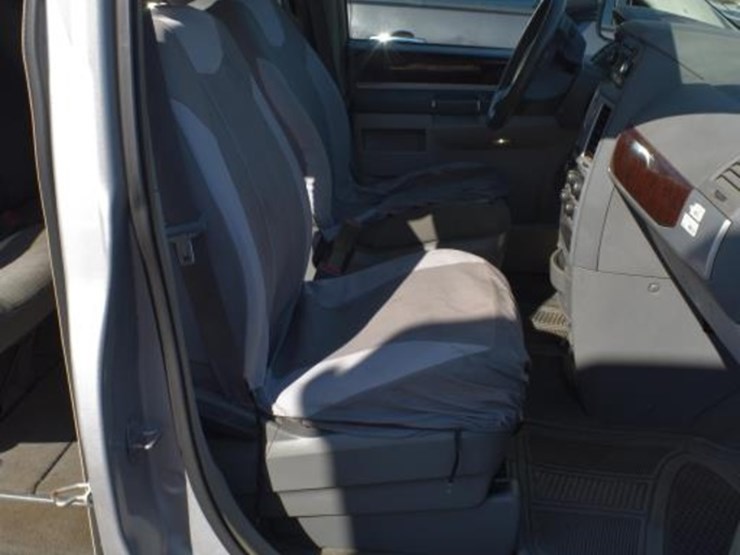2009-chrysler-van-(vin-#-2a8hr54129r683758)-(showing-appx-160,511-miles,-up-image-8