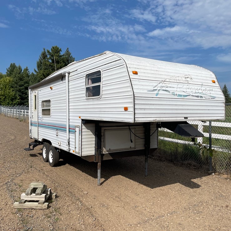 #1575 • 1999 Prowler Lite 5th Wheel Camper