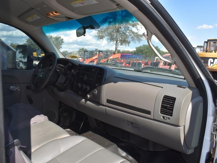2012-gmc-3500-image-10