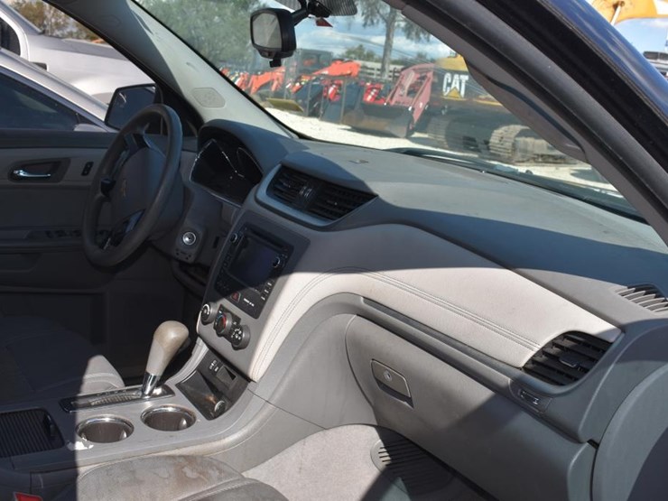 2013-chevrolet-traverse-ls-image-9