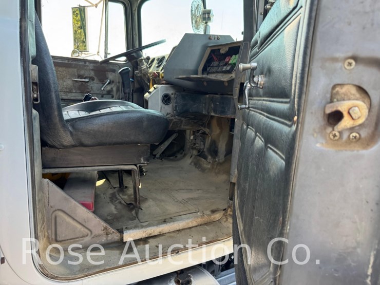 1993-mack-rd690s-image-20