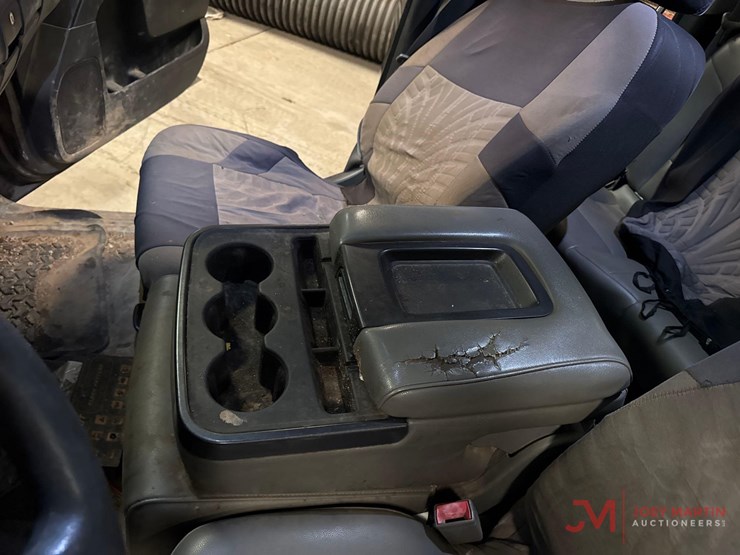 2015-chevrolet-silverado-2500-image-31