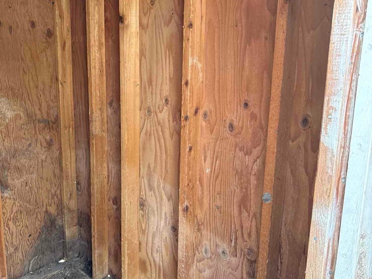 6’x6’-portable-feed-shed-image-9