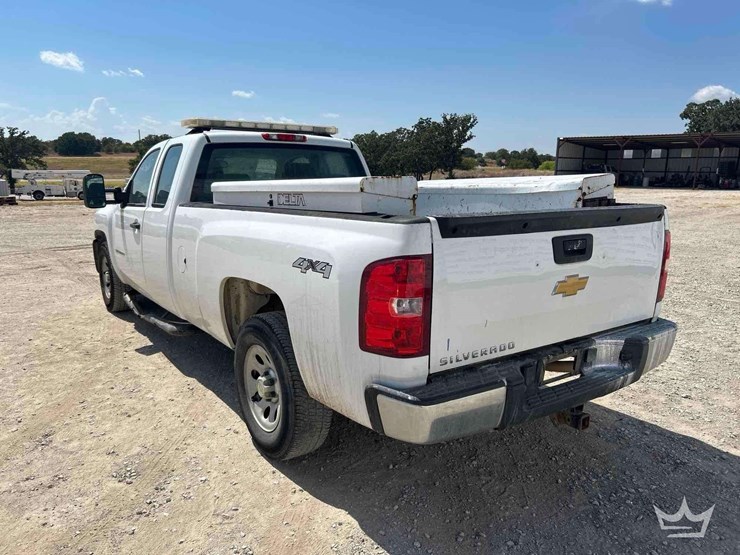 2013-chevrolet-silverado-1500-image-2
