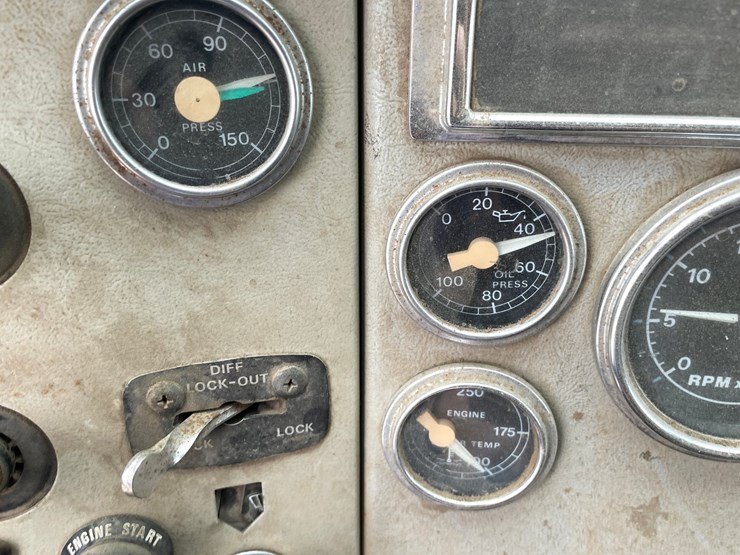 1994-ford-l9000-image-4