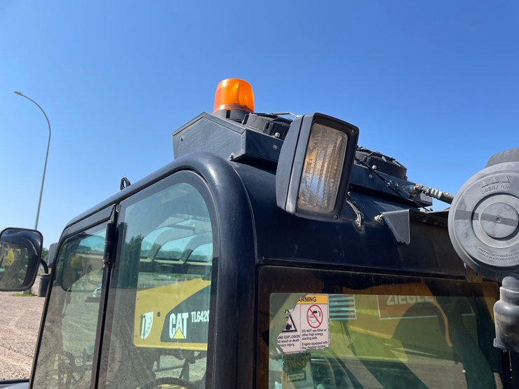 2014-caterpillar-tl642c-image-37