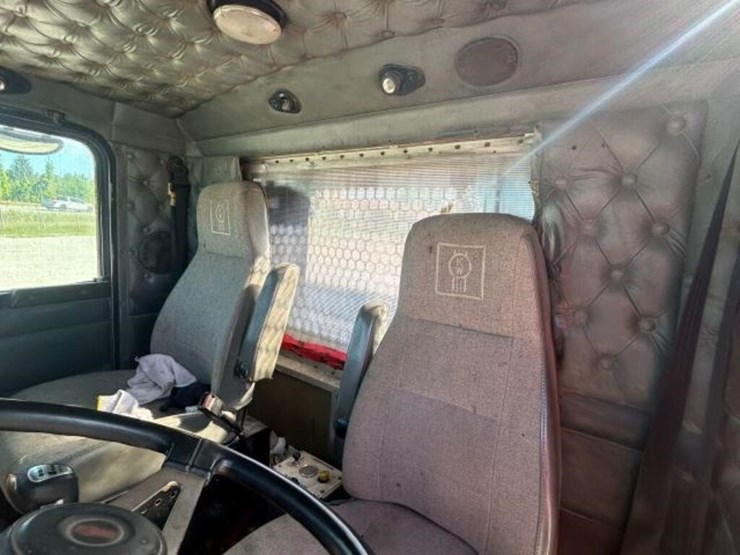 2001-kenworth-t800-image-30