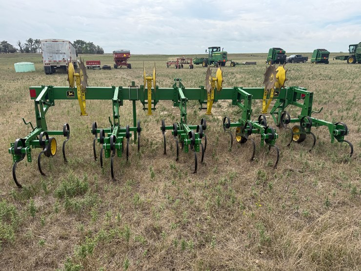 john-deere-825-image-10