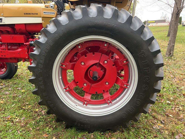 1970-656-farmall-hydro-diesel-row-crop-golden-demonstrator-image-52