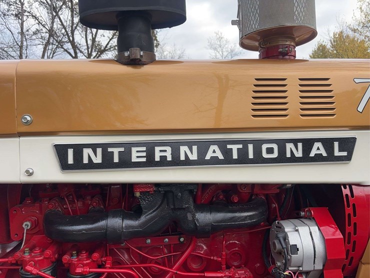 1970-1456-farmall-row-crop-mfwa-golden-demonstrator-image-22
