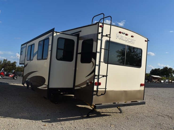 2019-wildcat-29rlx-5th-wheel-trailer-w/-3-slides-(vin-#-5zt3wcub2kg002818)-image-3