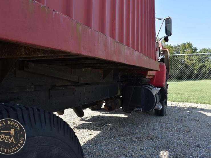 1976-ford-l9000-image-24