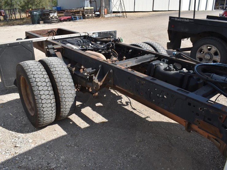 2020-ford-f550-image-11