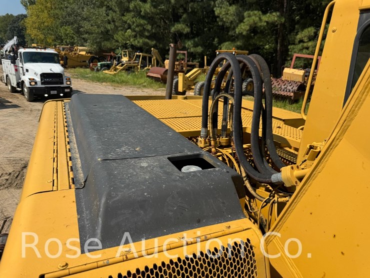 caterpillar-318-image-16