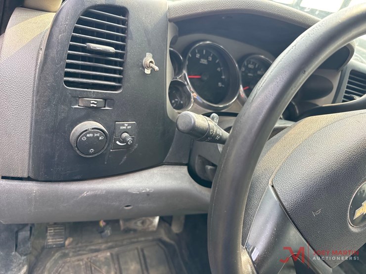 2009-chevrolet-3500-image-21