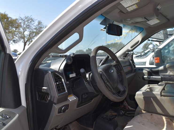 2017-ford-f550-image-23