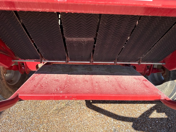 #9641-•-case-rbx463-round-baler-w/-net-wrap-image-11
