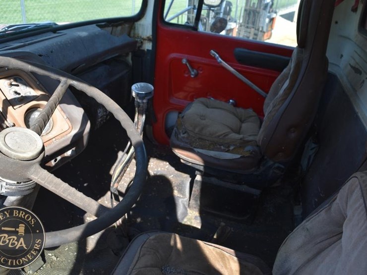 1976-ford-l9000-image-30