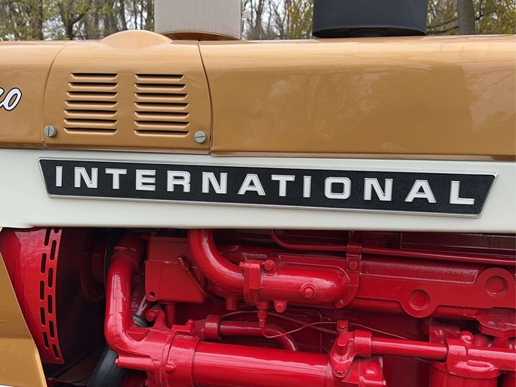 1970-1026-farmall-hydro-row-crop-golden-demonstrator-image-33