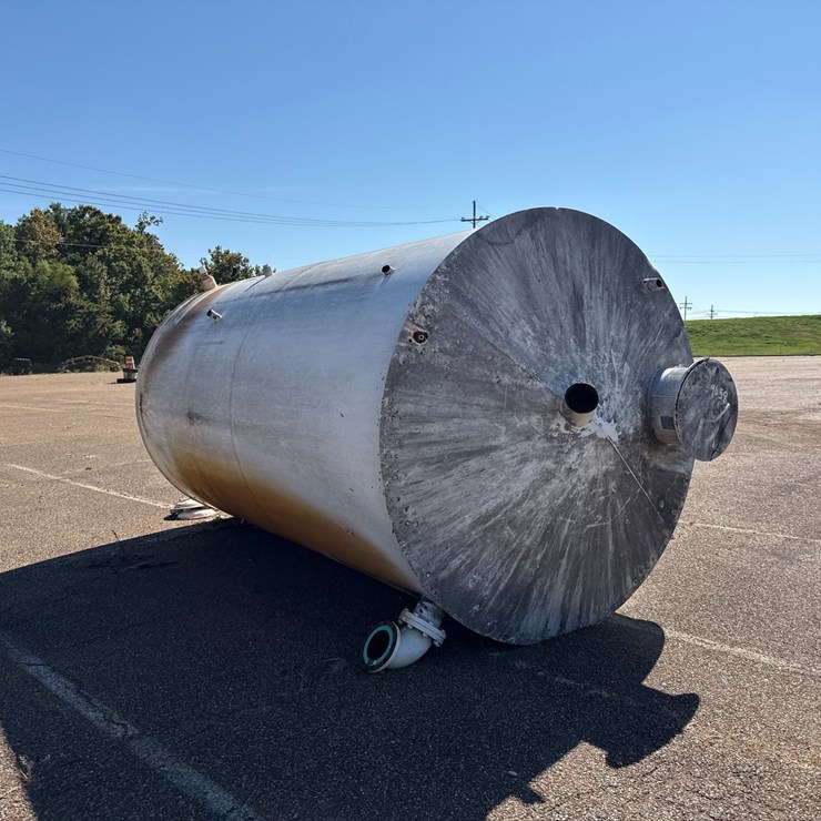 #9658 • Metal Water Tank