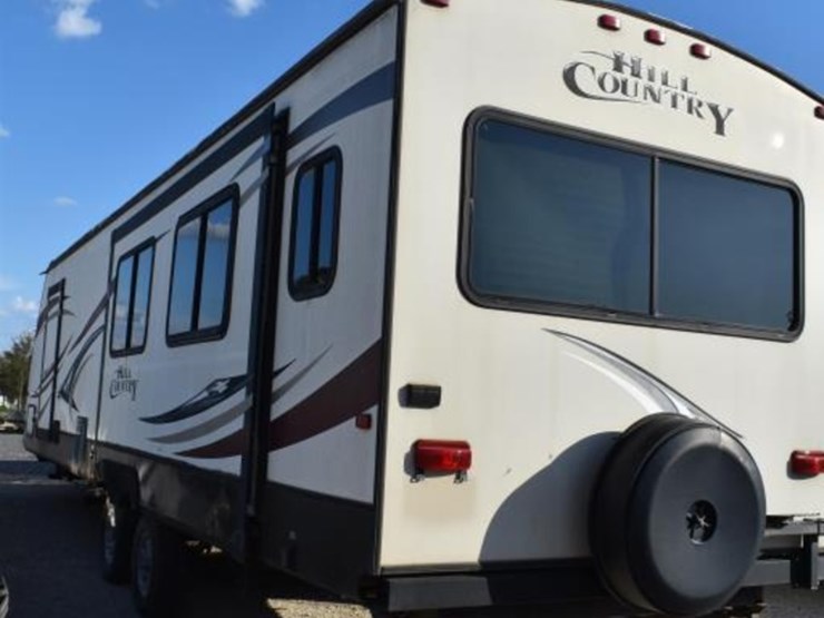 2013-hill-country-32rl-bumper-pull-travel-trailer-w/-2-slides-(vin-#-4v0tc3-image-4