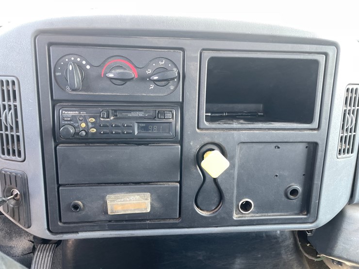 2004-international-dt466-image-30