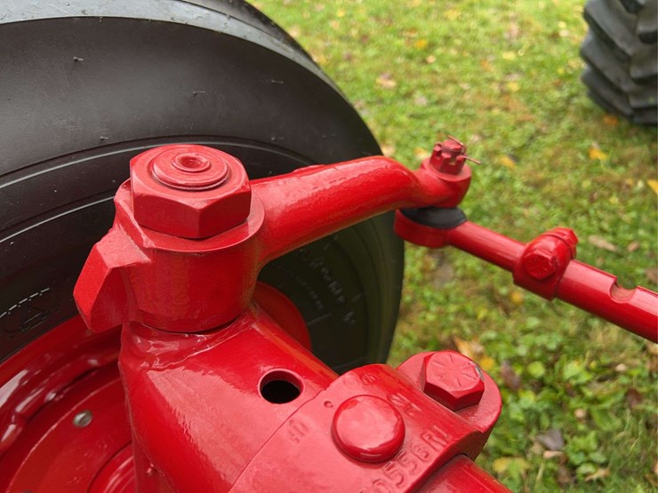 1970-farmall-826-diesel-row-crop-golden-demonstrator-image-20
