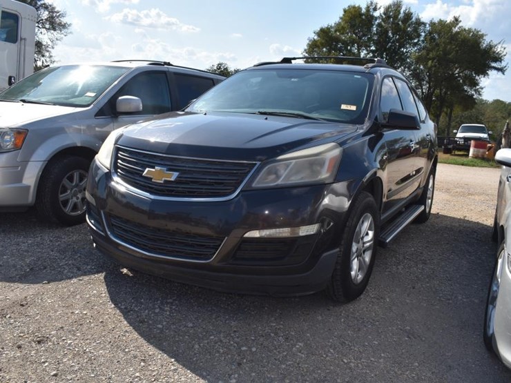 2013-chevrolet-traverse-ls-image-1