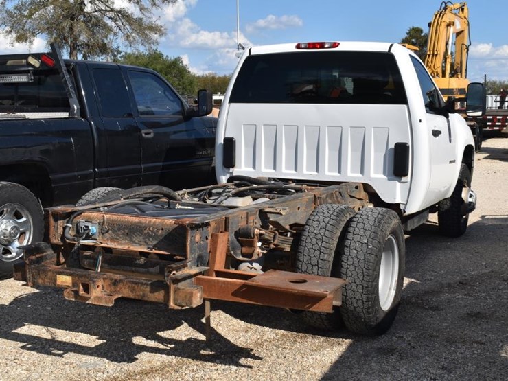 2012-gmc-3500-image-3