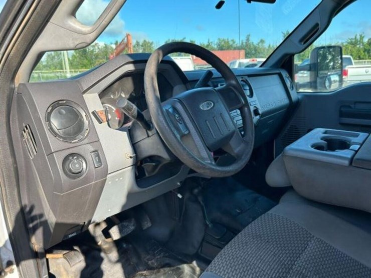 2012-ford-f550-xl-image-22