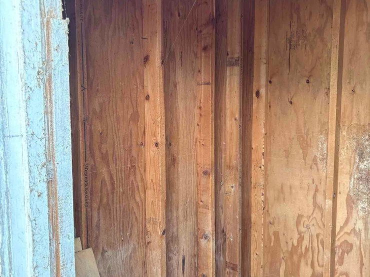 6’x6’-portable-feed-shed-image-7