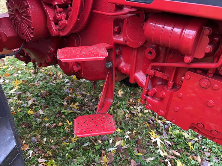1970-farmall-826-hydro-diesel-row-crop-golden-demonstrator-image-27