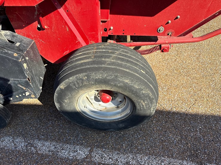 #9641-•-case-rbx463-round-baler-w/-net-wrap-image-10