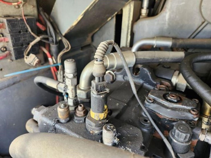 2011-liebherr-l586-image-33