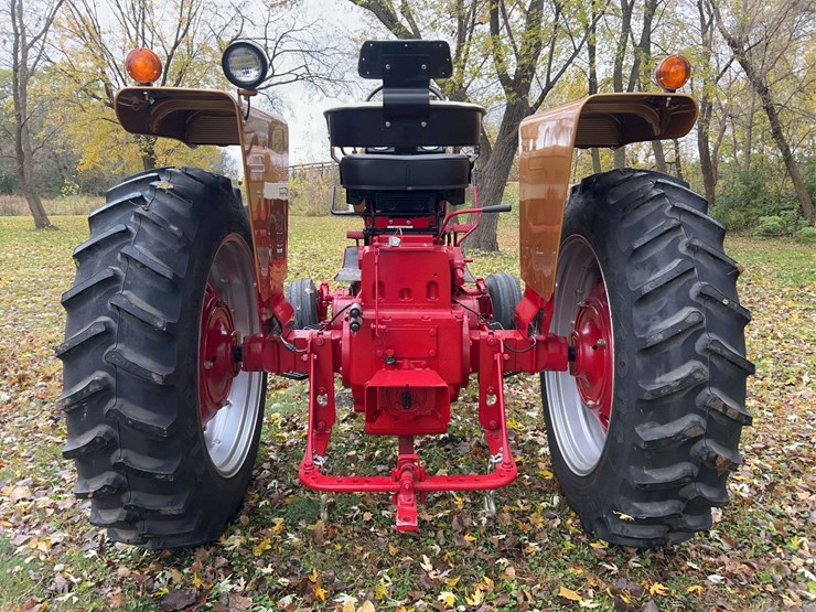 1970-farmall-544-hydro-gas-row-crop-golden-demonstrator-image-4