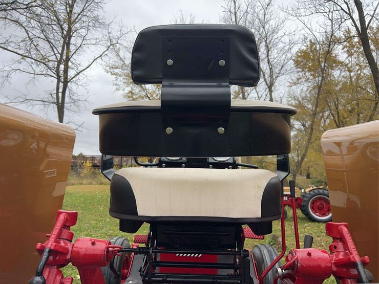 1970-656-farmall-hydro-diesel-row-crop-golden-demonstrator-image-42