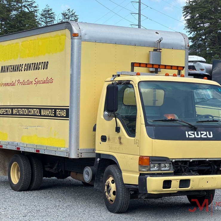 2004 ISUZU BOX TRUCK