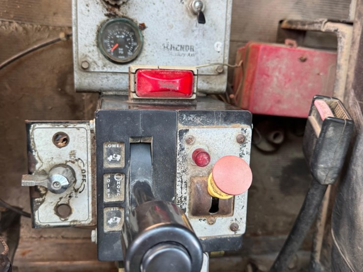 2001-mack-690s-image-25