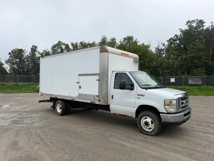 2013-ford-e450-image-2