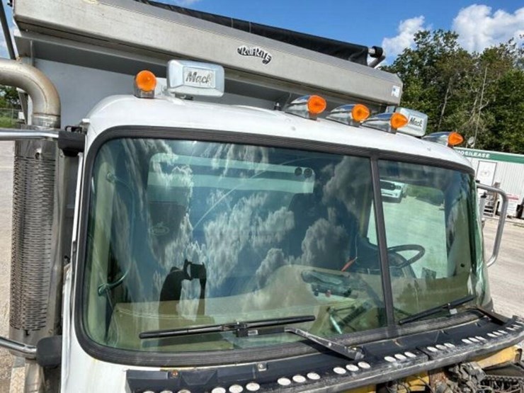 2005-mack-700-t/a-t/a-stone-slinger-truck-1m2ag11c-image-44