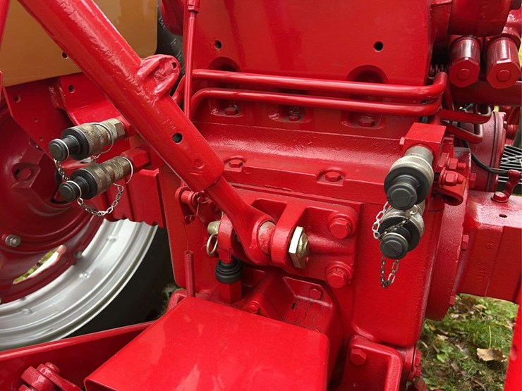 1970-656-farmall-hydro-diesel-row-crop-golden-demonstrator-image-49