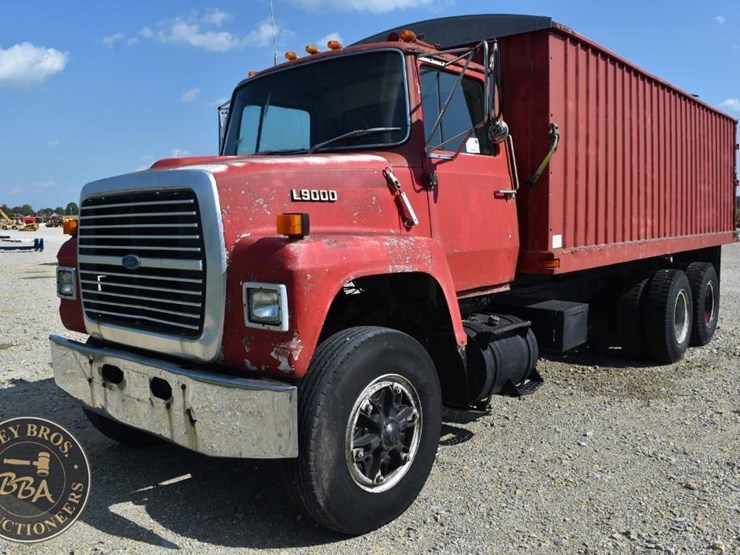 1976-ford-l9000-image-1