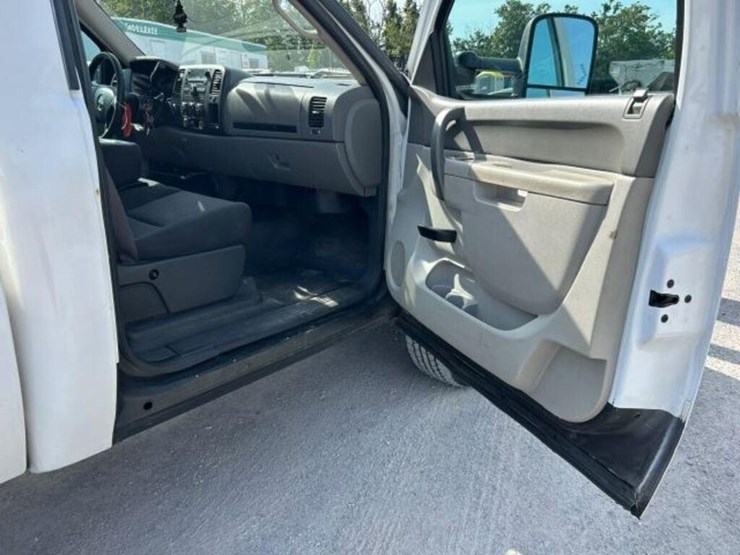 2014-gmc-sierra-3500-image-25