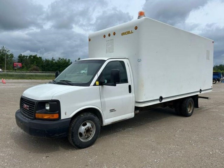 2014-gmc-4500-s/a-cube-van-1gd676cl8e1115764-image-1