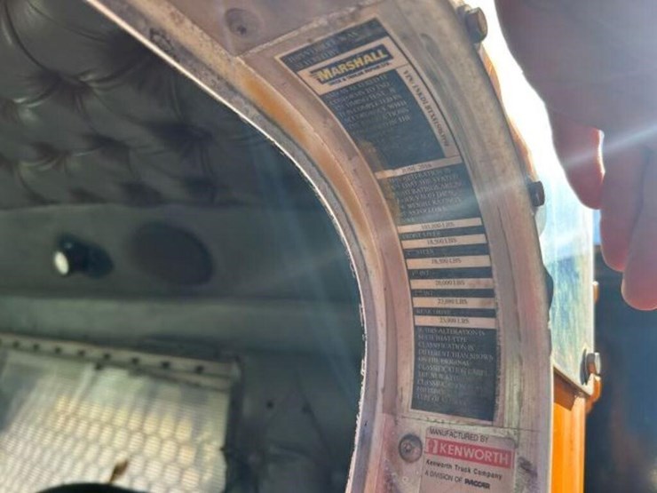 2001-kenworth-t800-image-12