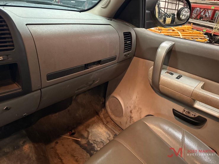 2009-chevrolet-silverado-2500-image-33