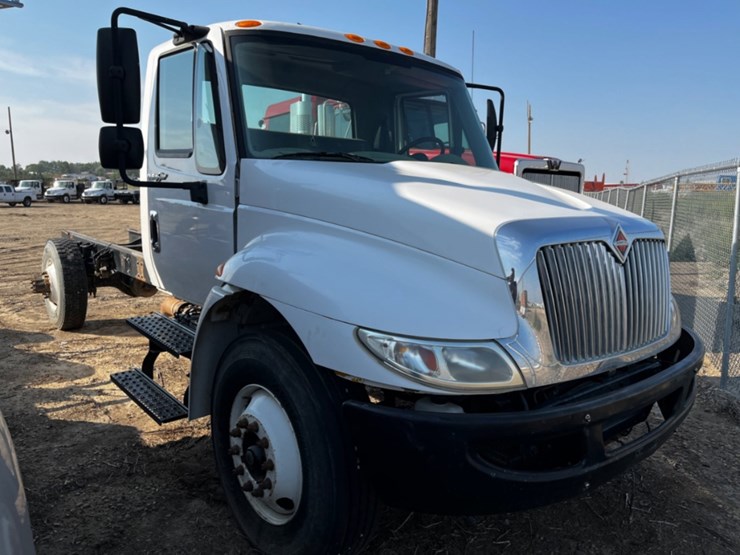 2013-international-durastar-4300-image-3