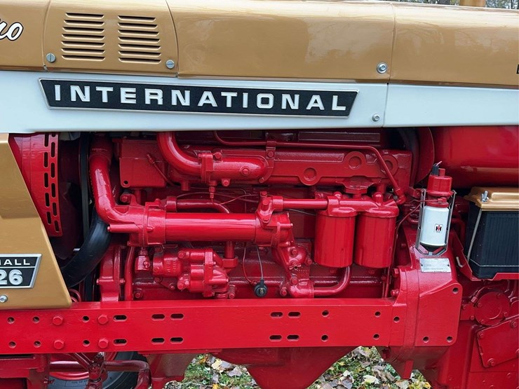 1970-1026-farmall-hydro-row-crop-golden-demonstrator-image-31